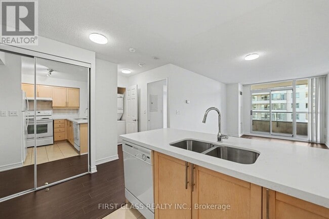 Building Photo - 23 Hollywood Ave