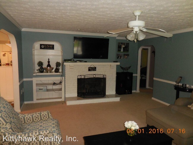 Foto del edificio - 3 br, 2.5 bath House - 2701 California Avenue