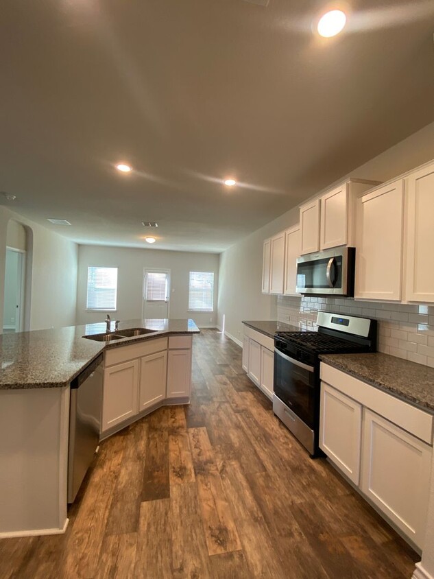 Foto principal - $350 OFF FIRST MONTH'S RENT IF MOVED IN BY...