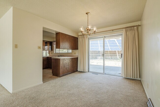 Foto del edificio - 328 Mayfair Dr