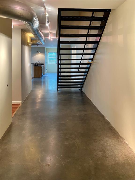 Building Photo - 6007 Memorial Dr