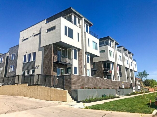 $2,995.00 - 2 Bedrooms, 2.2 Bathrooms, Tow... - $2,995.00 - 2 Bedrooms, 2.2 Bathrooms, Tow... Apartment