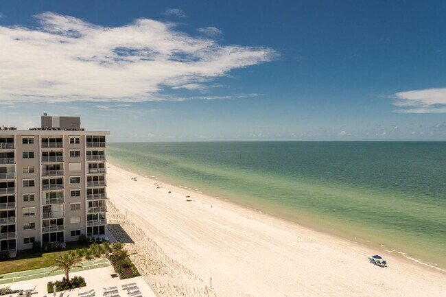 Foto del edificio - ** LUXURY BEACHFRONT LIVING AT NAPLES CONT...
