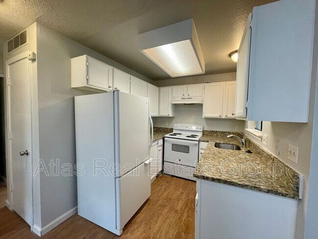 Building Photo - 920 S Dawson Way