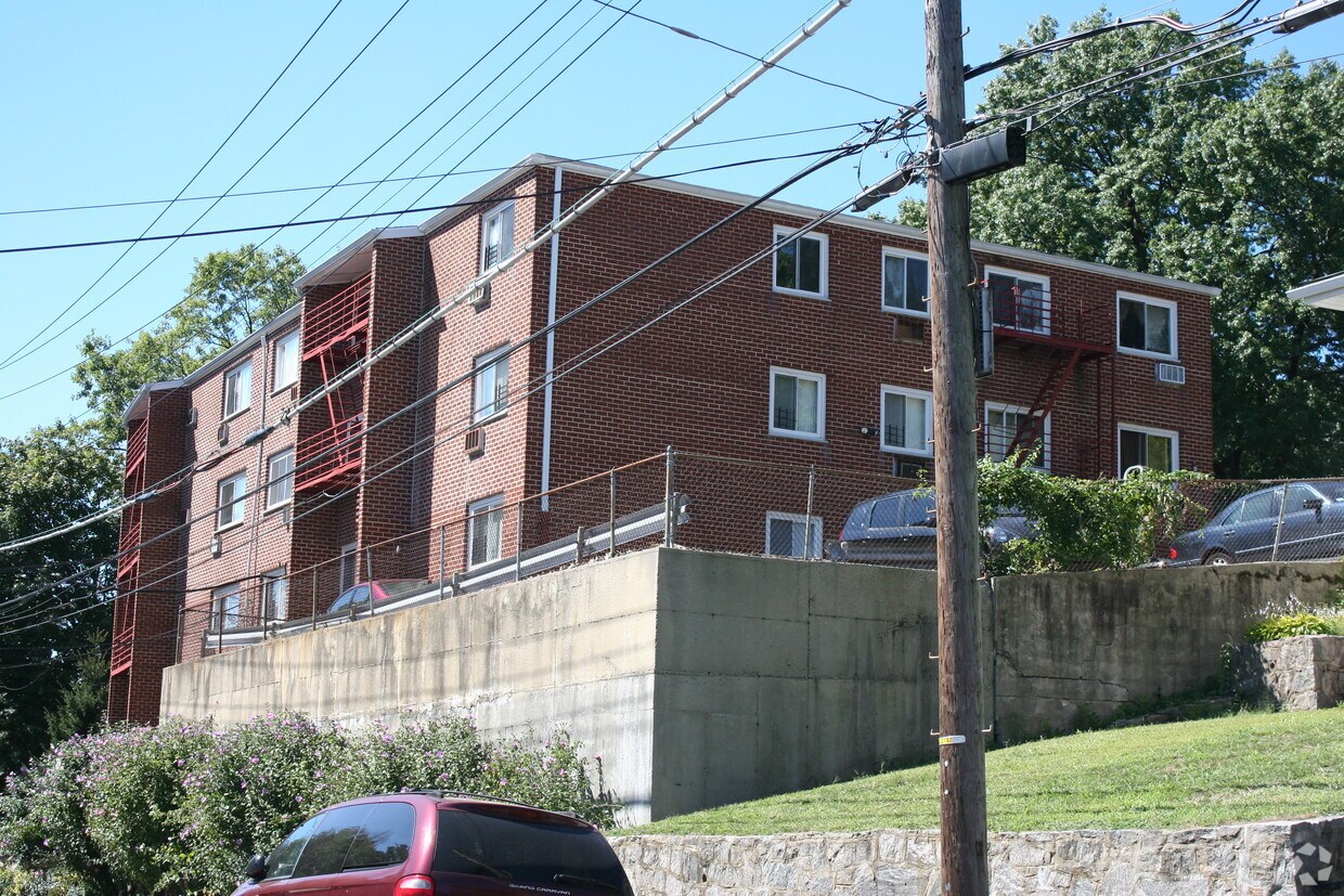 Foto del edificio - 251 Woodland Avenue