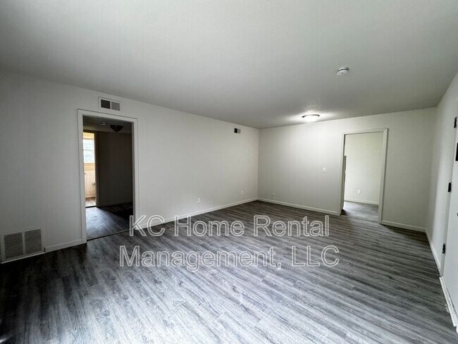Foto del edificio - 8620 Countryshire Ln