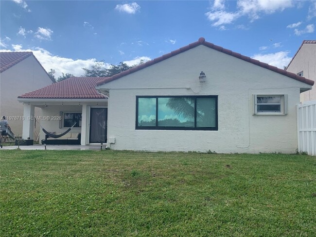 Foto del edificio - 2925 E Aviary Dr