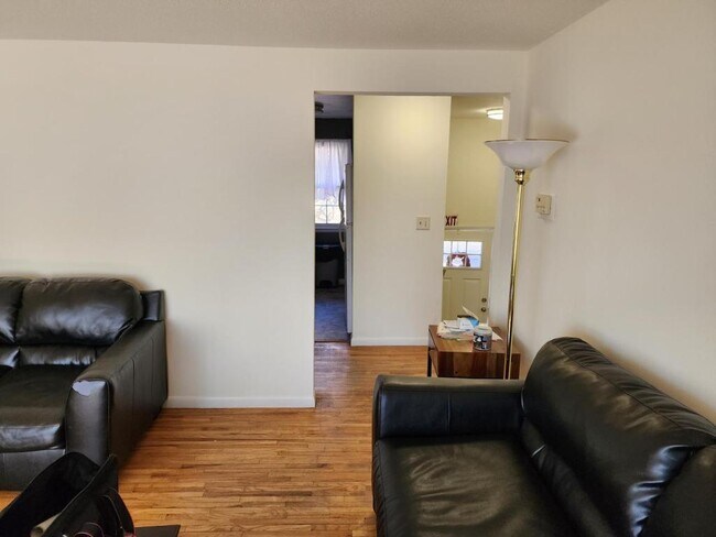 Foto del edificio - 220 110th Lane NW