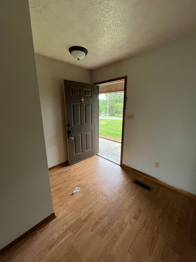 Building Photo - 701 Winston Dr