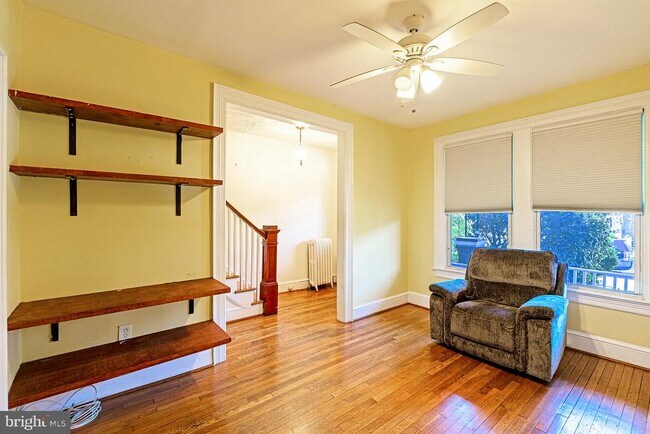 Foto del edificio - 741 Newton Pl NW