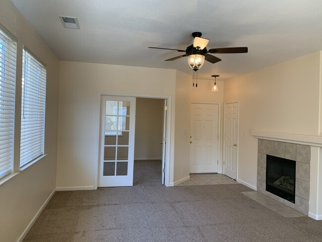 Foto del edificio - 1504 Crestview Rd