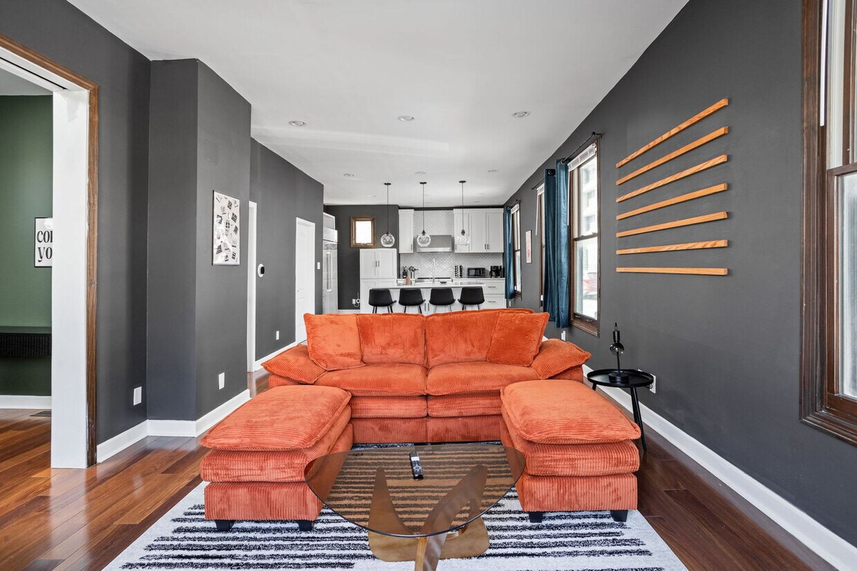 Foto principal - 525 E North St