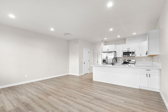 Building Photo - Brand New 3 Bedroom 2.5 bath Triplexes