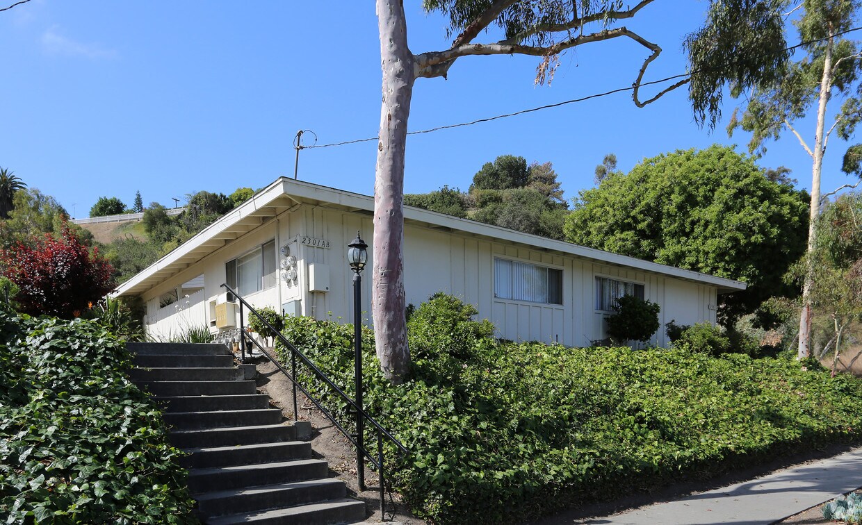 Foto principal - 2301 Skylark Dr