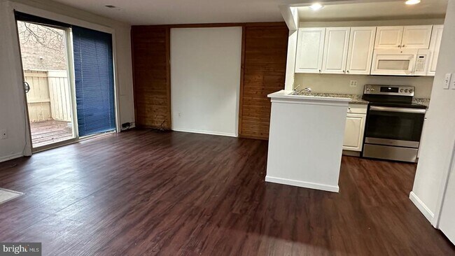 Building Photo - 8658 Welbeck Way