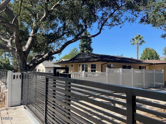 Foto del edificio - 8209 Grenoble St