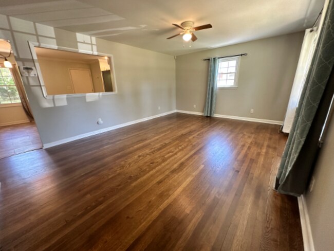 Building Photo - 4018 Dellwood Dr
