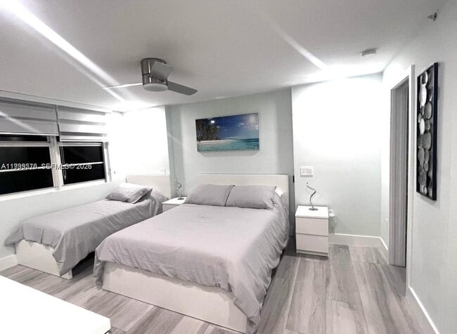 Foto del edificio - 6917 Collins Ave