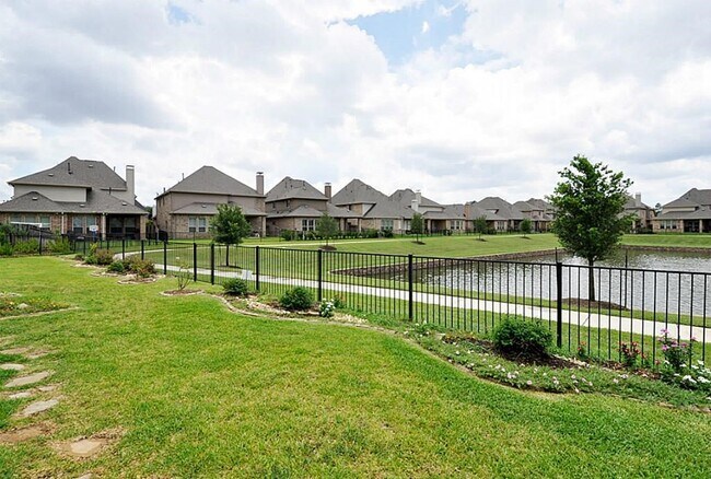 Foto del edificio - 13117 Stoneleigh Terrace Dr