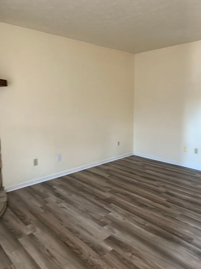 Building Photo - 138 Adams Ln