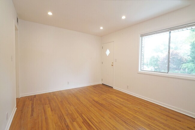 Foto del edificio - 352 Cherokee Ave SE