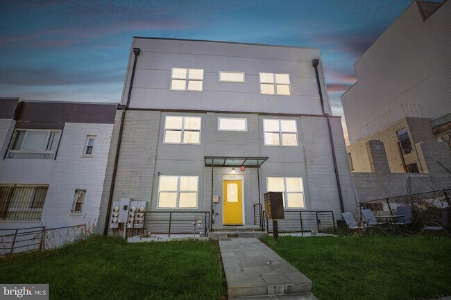 Building Photo - 2221 M St NE