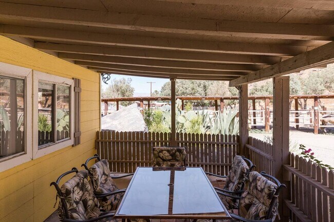 Foto del edificio - 88 Lazy C Ranch Rd