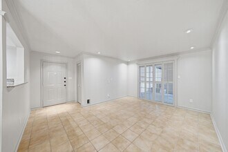 Building Photo - 2744 Briarhurst Dr