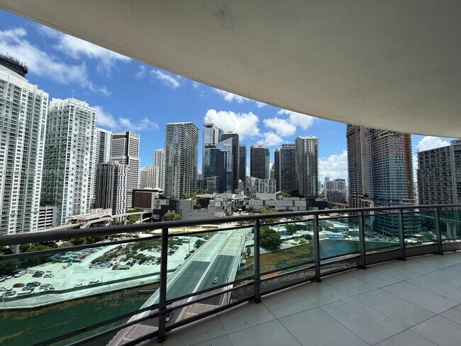 Foto del edificio - 350 S Miami Ave