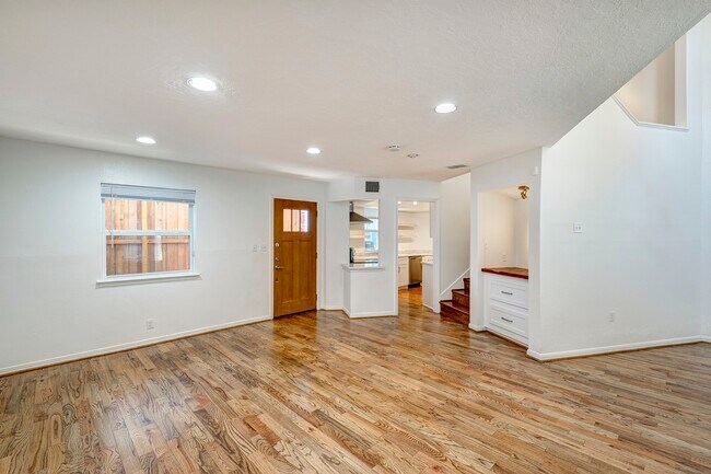Foto del edificio - 1020 Heights Blvd