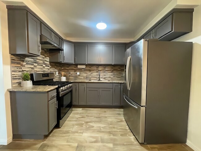 Photo - Charming 2-Bedroom Apartment w/parking in ...