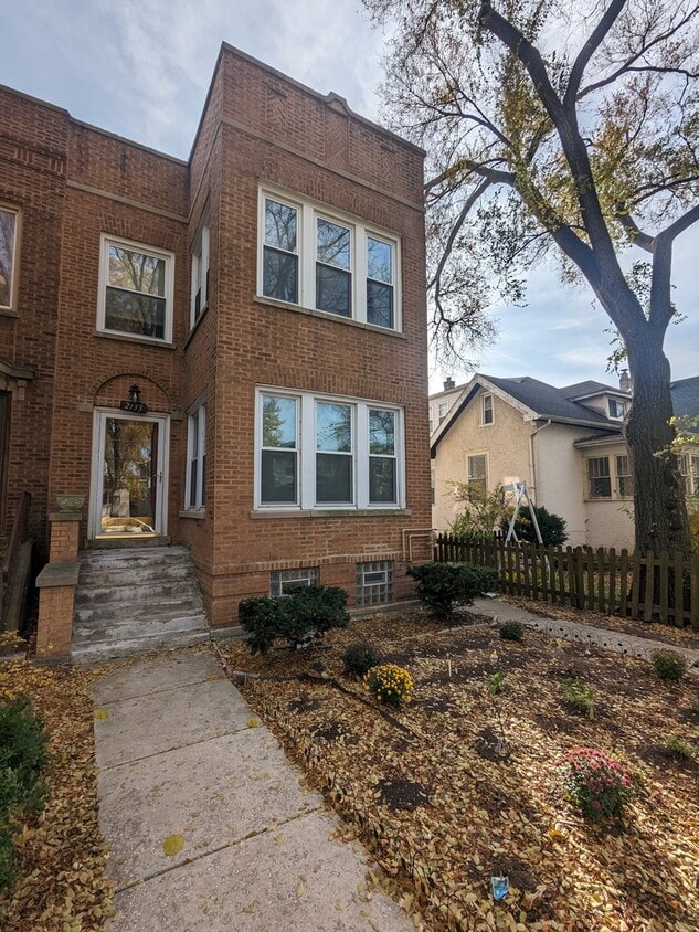 Primary Photo - 2133 W Morse Ave