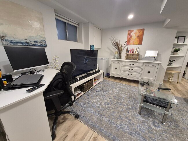 Photo du bâtiment - Jennifer Walker - Tenant Placement - Woodbine