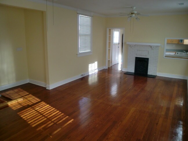 great room 2 - 6233 Annunciation St