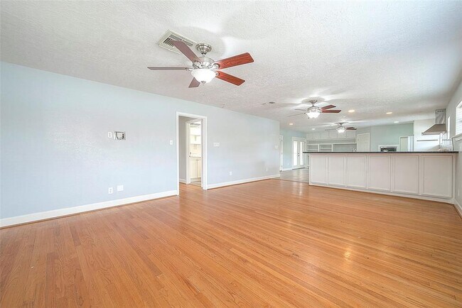 Building Photo - 1729 Bayram Dr