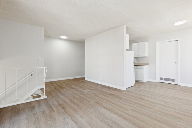 Building Photo - 4809-4852 52 St