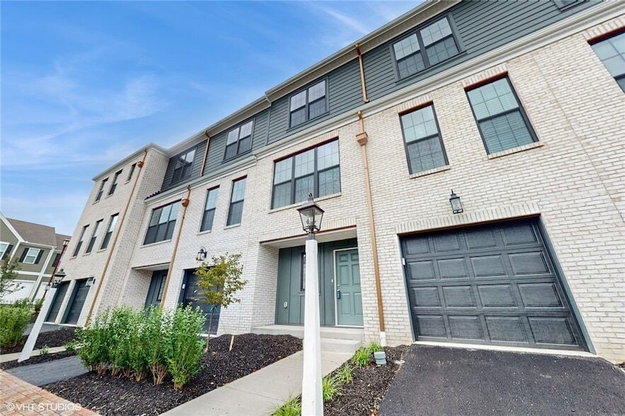 Primary Photo - 314 E Lk St