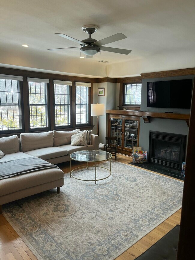 Foto del edificio - 5909 W Washington Blvd