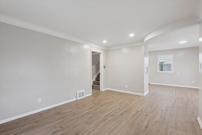 Foto del edificio - 14214 Reddington Ave