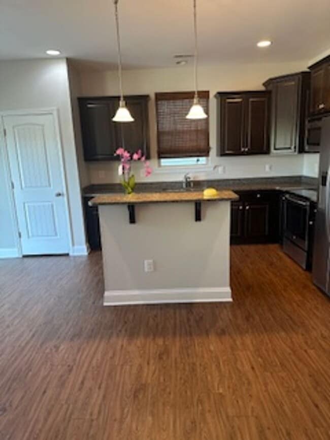 Foto del edificio - 4 Bedroom 2.5 Bath Single Family Home - COMING SOON!