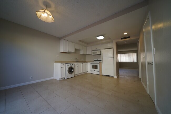 Building Photo - 5282 S Maryland Pky