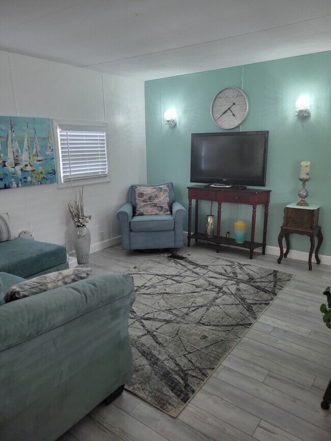 Foto del edificio - 6450 Floral Ct