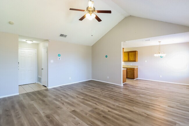 Building Photo - 404 Ridge Dr