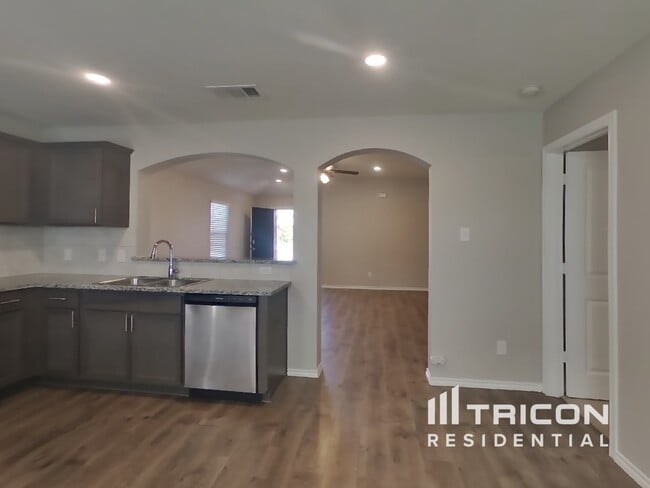 Building Photo - 2514 Henley Dr
