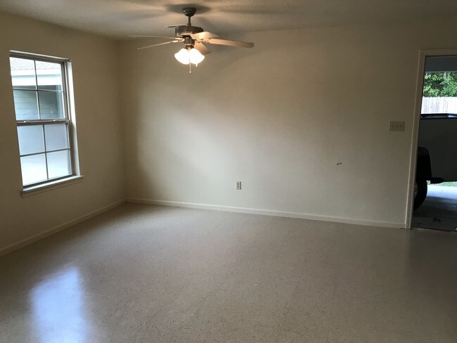 Living room - 4117 Maplewood Dr