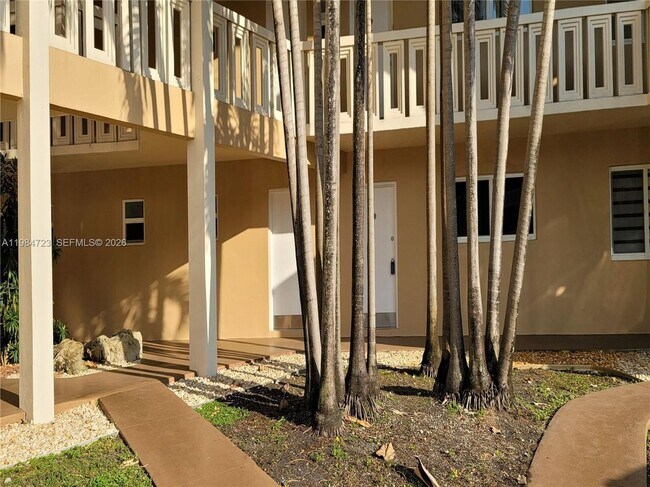Foto del edificio - 7430 Miami Lakes Dr
