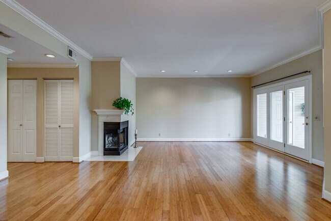 Foto del edificio - Beautiful Two Bedroom Green Hills Condo Wi...