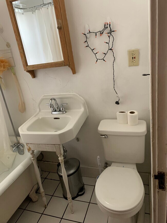 Foto del edificio - 1628 Dayton Ave