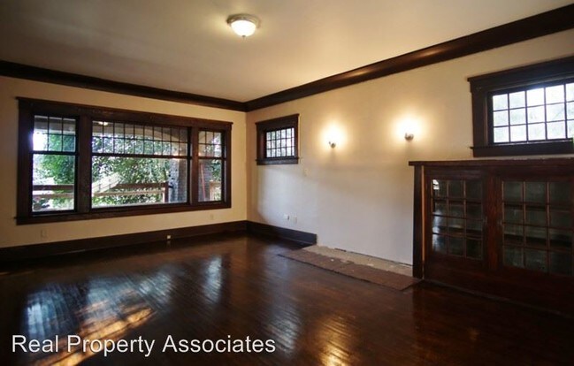 Foto del edificio - 4 br, 2 bath House - 2109 Aurora Avenue