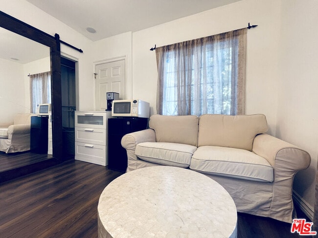 Foto del edificio - 1500 Midvale Ave
